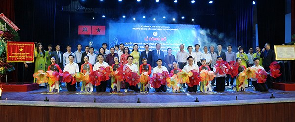 Trường ĐH Văn hóa TP.HCM  đón nhận Cờ thi đua Chính phủ - ảnh 3