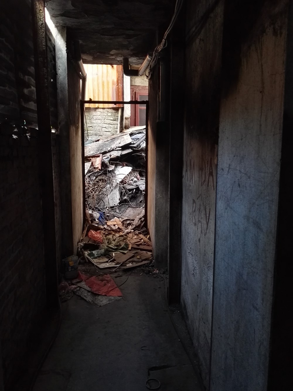 Cuộc sống chật vật của người dân sập nhà sau vụ cháy gần Bệnh viện Nhi Trung ương - ảnh 4