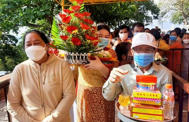 Khánh Hòa: Hơn 30.000 lượt người dân, du khách tham gia lễ hội Tháp Bà Ponagar - ảnh 2