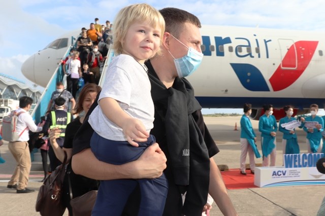 Khánh Hòa: Đoàn khách Nga trở lại Nha Trang sau thời gian dài “đóng cửa” chuyến bay quốc tế - ảnh 3
