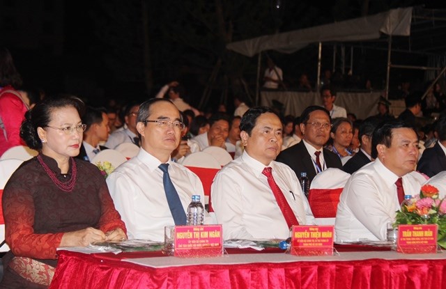 Chủ tịch Quốc hội Nguyễn Thị Kim Ngân trao Huân chương Độc lập hạng Nhất cho tỉnh Phú Yên - ảnh 2