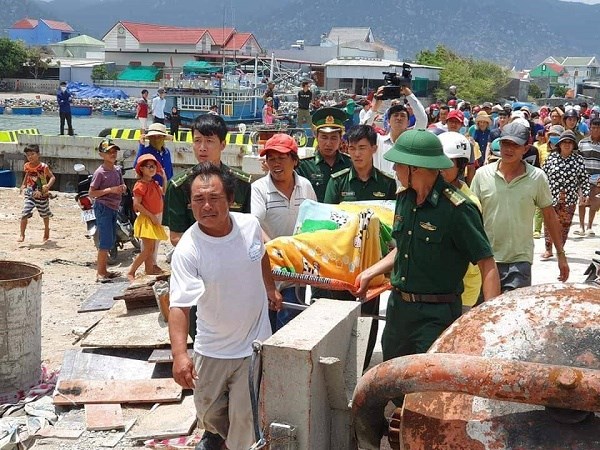 Vụ tàu cá Ninh Thuận lật, 4 người chết, 1 mất tích: Tang thương nơi làng biển - ảnh 4