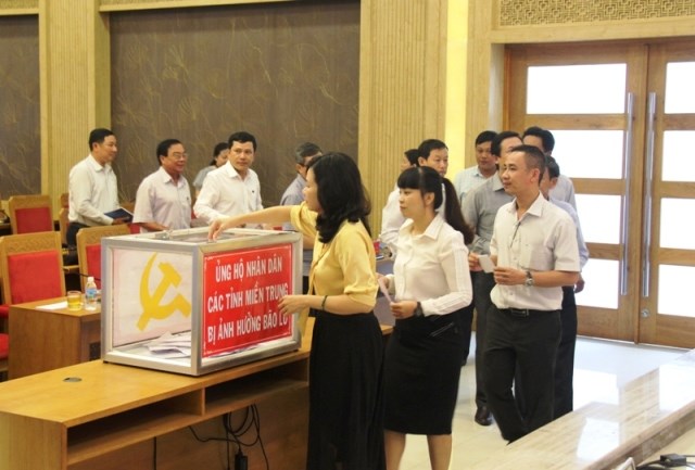 Khánh Hòa ủng hộ nhân dân các tỉnh miền Trung - ảnh 1