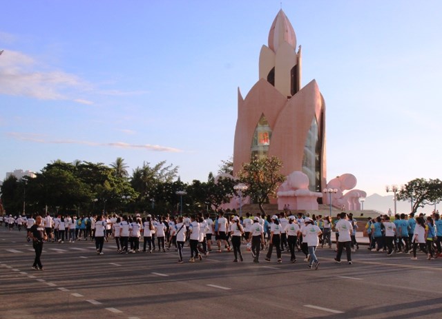 Khánh Hòa: Hơn 500 người tham gia Ngày chạy vì cuộc sống xanh, sạch, đẹp - ảnh 2
