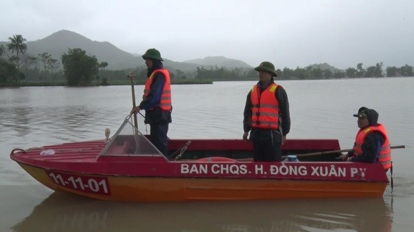 Phú Yên: Liều mình băng qua nước lũ, người đàn ông bị cuốn trôi - ảnh 1