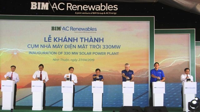 Ninh Thuận: Nhà máy điện mặt trời lớn nhất Đông Nam Á hòa lưới điện quốc gia - ảnh 1
