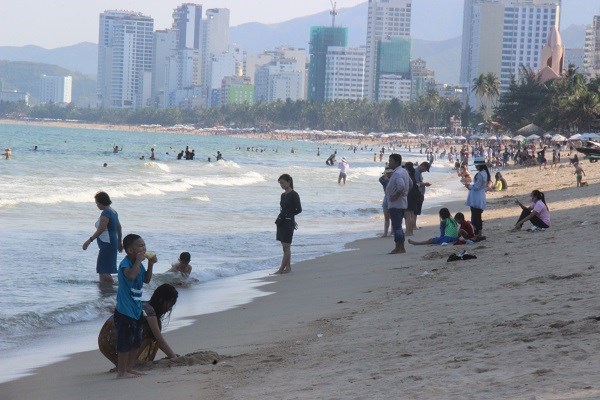 Khánh Hòa: Rủ nhau tắm biển sau khi nhậu, 2 du khách Nga tử vong - ảnh 1