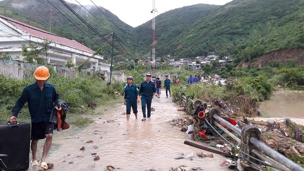 Mưa lũ tiếp tục gây thiệt hại nặng tại các tỉnh Nam Trung Bộ - ảnh 9