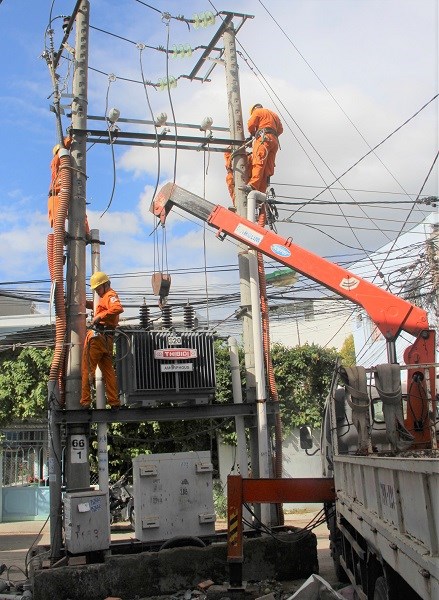 PC Khánh Hòa: Nhanh chóng khôi phục lưới điện sau bão số 9 - ảnh 1