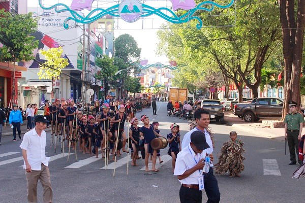 Hơn 1.000 nghệ nhân tham gia Lễ hội cồng chiêng đường phố Tây Nguyên - ảnh 6