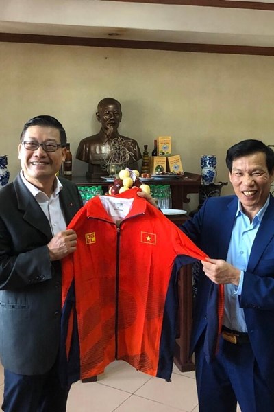 Bộ trưởng Nguyễn Ngọc Thiện chúc mừng thành tích của Đoàn Thể thao Việt Nam - Anh 2