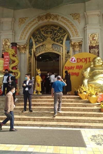 Hà Nội: Tiệm vàng đông khách ngày Vía Thần tài, nỗi lo phòng chống dịch - Anh 6