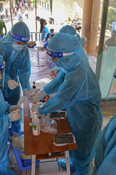 Ngày 17.8, Hà Nội ghi nhận 60 ca mắc mới, CDC khuyến cáo người dân khai báo y tế, đặc biệt có ho, sốt - Anh 1