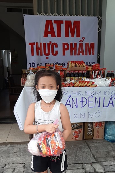 Đà Nẵng: Cây “ATM thực phẩm” miễn phí giúp đỡ bà con vùng dịch - Anh 2