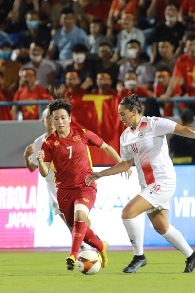Tuyển nữ Việt Nam được thưởng lớn sau khi thắng ngược Philippines - Anh 2