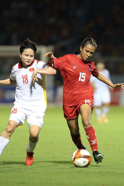 Tuyển nữ Việt Nam vào bán kết sau khi thắng đậm Campuchia - Anh 1