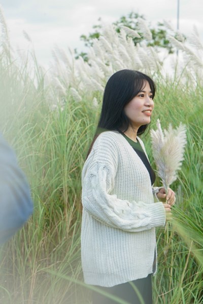Đà Nẵng: Người dân, du khách hào hứng “check-in” mùa lau trắng - Anh 5