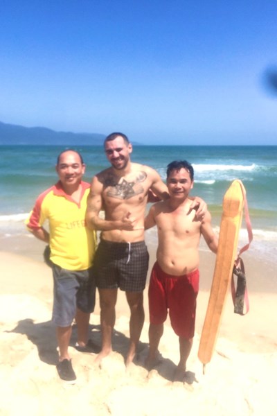 Đà Nẵng: Kịp thời cứu một khách nước ngoài đuối nước tại bãi biển du lịch - Anh 1