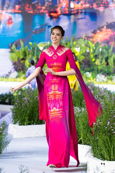 Bộ sưu tập áo dài của NTK Đỗ Trịnh Hoài Nam quảng bá du lịch Việt ra thế giới - Anh 3