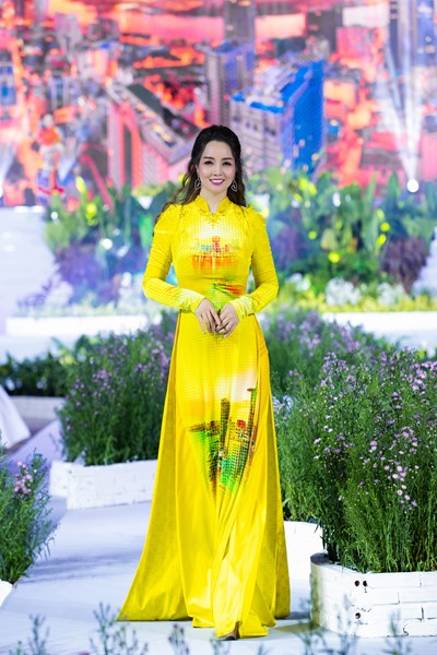 Bộ sưu tập áo dài của NTK Đỗ Trịnh Hoài Nam quảng bá du lịch Việt ra thế giới - Anh 2