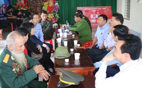 UBND huyện Tam Nông yêu cầu xã Hiền Quan dừng đánh phết - Anh 2