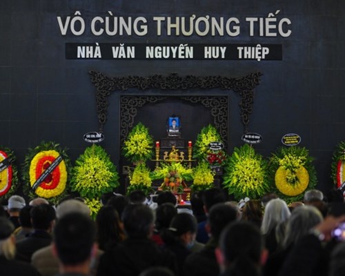 Đông đảo văn nghệ sĩ tiễn đưa nhà văn Nguyễn Huy Thiệp - Anh 1