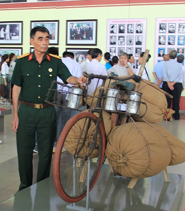 Trưng bày chuyên đề 90 năm truyền thống vẻ vang của Đảng bộ tỉnh Thanh Hóa - Anh 3