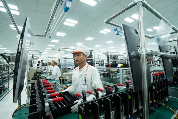 Khám phá nơi sản xuất điện thoại Vsmart hiện đại nhất Việt Nam - Anh 8