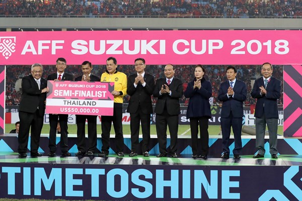 Thủ tướng trao cúp vô địch cho Đội tuyển Việt Nam - Anh 15