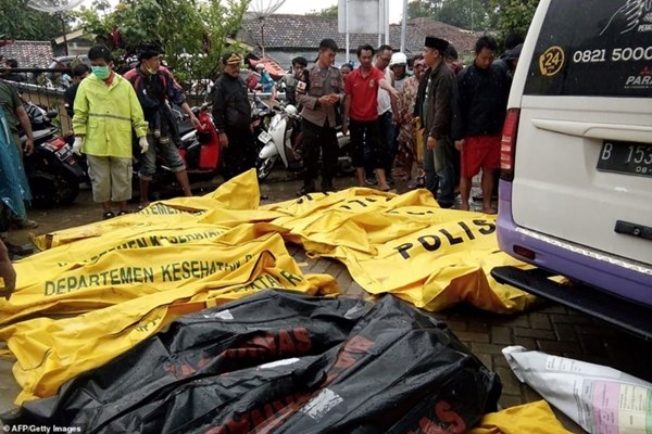 Sóng thần ở Indonesia: 168 người thiệt mạng, 745 người bị thương - Anh 7