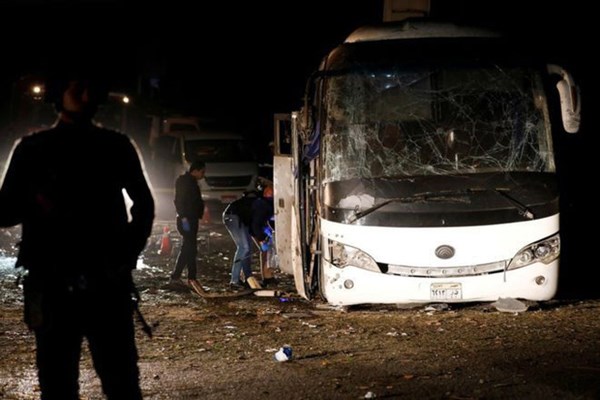 Ba nạn nhân tử vong trong vụ đánh bom khủng bố tại Ai Cập đã được đưa về nước - Anh 1
