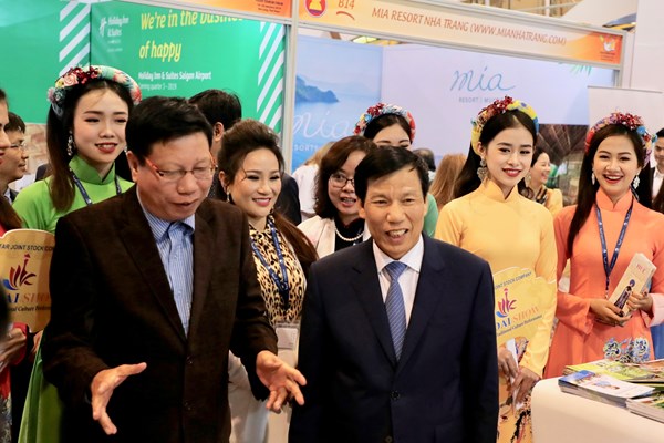 Bộ trưởng Nguyễn Ngọc Thiện thăm Hội chợ Travex - Anh 9
