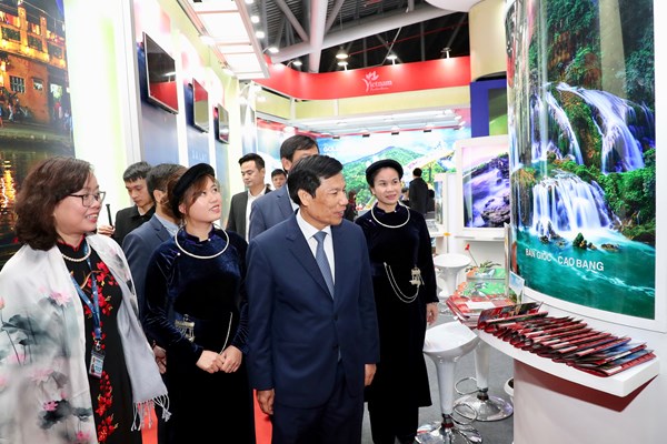 Bộ trưởng Nguyễn Ngọc Thiện thăm Hội chợ Travex - Anh 3