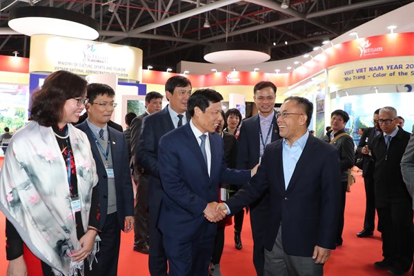 Bộ trưởng Nguyễn Ngọc Thiện thăm Hội chợ Travex - Anh 4