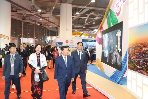 Bộ trưởng Nguyễn Ngọc Thiện thăm Hội chợ Travex - Anh 6