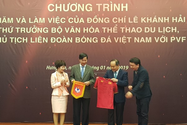 Thứ trưởng Lê Khánh Hải:  Mong PVF sẽ đào tạo thêm nhiều tài năng trẻ hơn nữa cho BĐVN - Anh 2