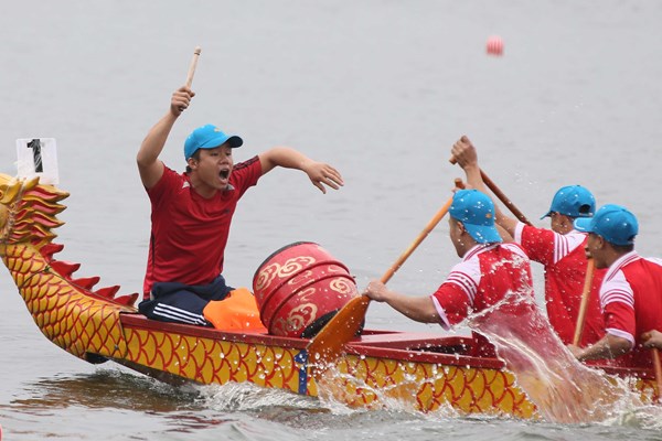 Phó Thủ tướng Vũ Đức Đam dự Lễ hội bơi chải thuyền rồng Hà Nội mở rộng năm 2019 - Anh 10