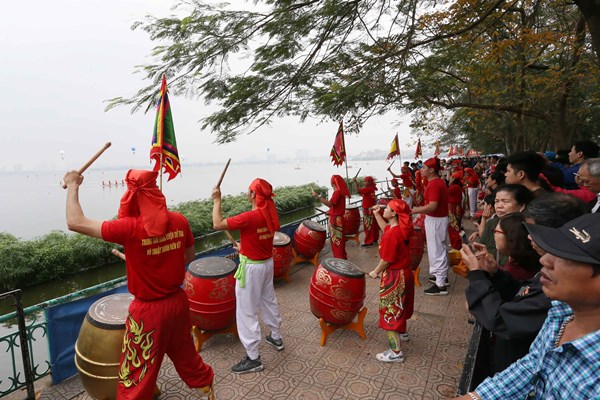 Phó Thủ tướng Vũ Đức Đam dự Lễ hội bơi chải thuyền rồng Hà Nội mở rộng năm 2019 - Anh 3