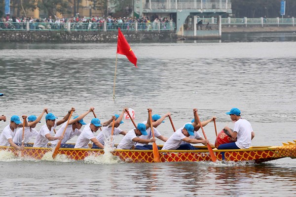 Phó Thủ tướng Vũ Đức Đam dự Lễ hội bơi chải thuyền rồng Hà Nội mở rộng năm 2019 - Anh 5