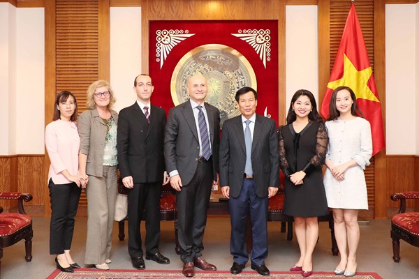 Bộ trưởng Nguyễn Ngọc Thiện tiếp Đại sứ Italia tại Việt Nam - Anh 2