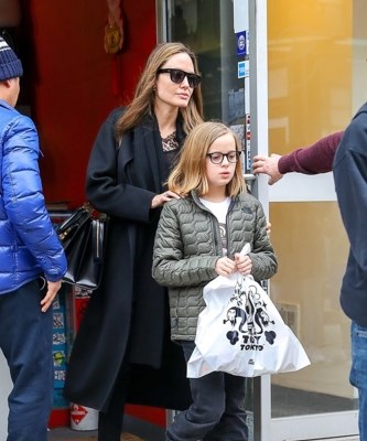 Angelina Jolie tăng cân rõ rệt, thoải mái đi dạo phố cùng các con - Anh 15