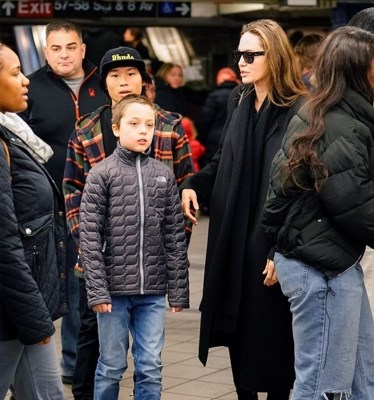 Angelina Jolie tăng cân rõ rệt, thoải mái đi dạo phố cùng các con - Anh 7