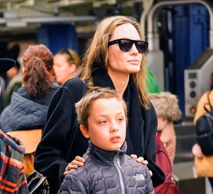 Angelina Jolie tăng cân rõ rệt, thoải mái đi dạo phố cùng các con - Anh 8