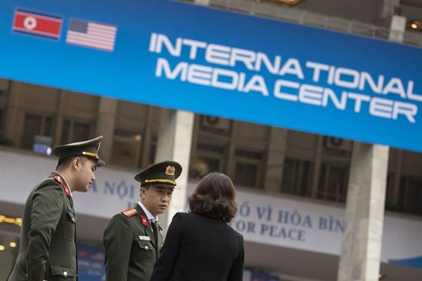 An ninh siết chặt trước giờ đón lãnh đạo Mỹ - Triều tới Việt Nam - Anh 7