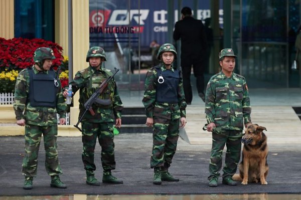 An ninh siết chặt trước giờ đón lãnh đạo Mỹ - Triều tới Việt Nam - Anh 8