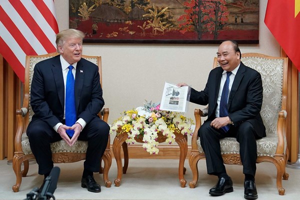 Thủ tướng Nguyễn Xuân Phúc đón Tổng thống Hoa Kỳ Donald Trump - Anh 3