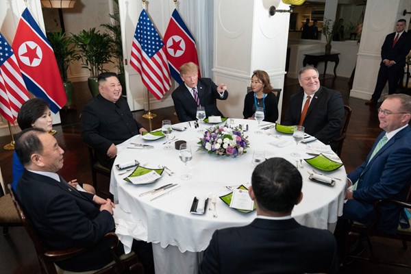 Bữa tối giữa hai nhà lãnh đạo Mỹ - Triều - Anh 3