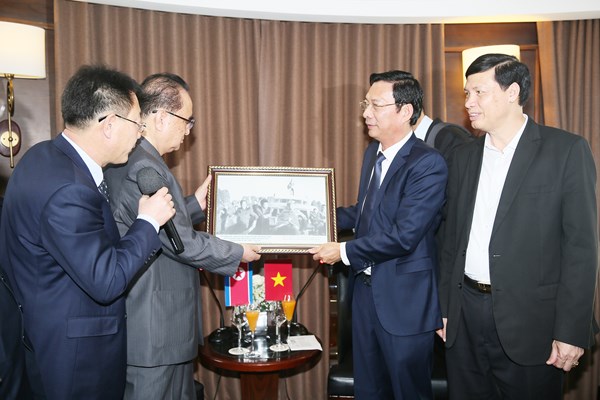 Đoàn đại biểu cấp cao Triều Tiên đến thăm, làm việc Hải Phòng, Quảng Ninh - Anh 3