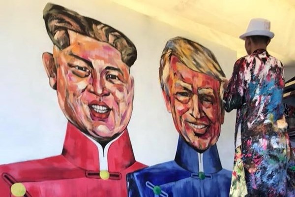 Báo chí nước ngoài hào hứng đưa tin họa sĩ Việt Nam vẽ chân dung Tổng thống Trump và Chủ tịch Kim - Anh 1