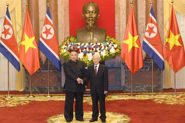 Tổng Bí thư, Chủ tịch nước Nguyễn Phú Trọng đón, hội đàm với Chủ tịch Kim Jong Un - Anh 1